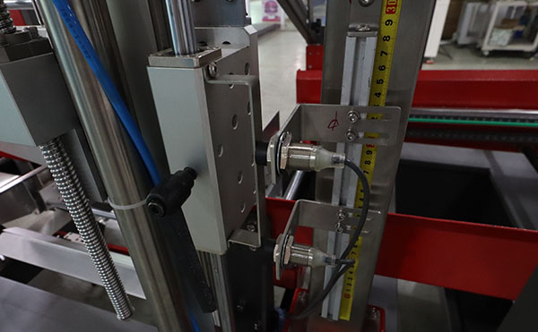 一字型全自动封箱机,封箱机设备,封箱机