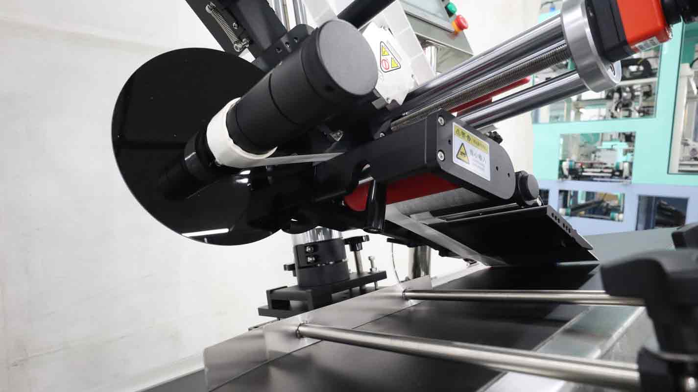 物流包裹面单贴标机:自动分页,高效精准省人工