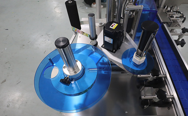 全自动高速贴标机,高速贴标机设备,贴标机厂家,yl23411永利集团官网